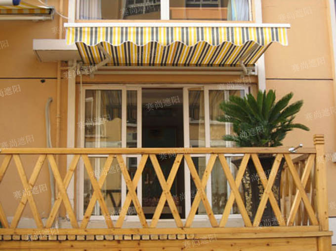 DS1000曲臂式遮陽篷實景圖