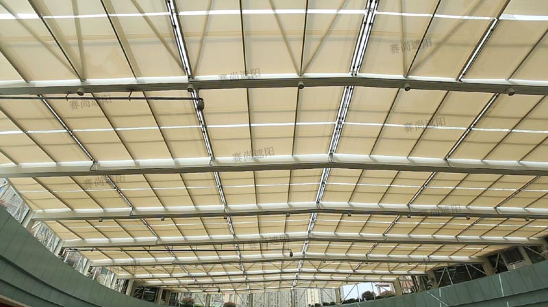 碧桂園歡樂城采光頂電動天棚簾開合圖