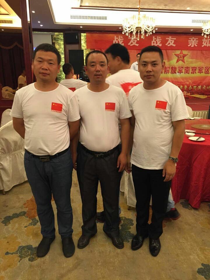 金總與戰(zhàn)友們的聚會(huì)合影