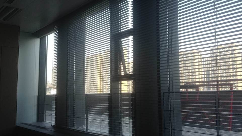 仁恒辦公區電動百葉窗簾 仁恒辦公區電動百葉窗簾