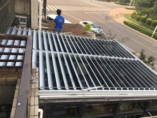 陽光房梭形百葉效果圖 陽光房遮陽應用梭形百葉轉動開啟狀態