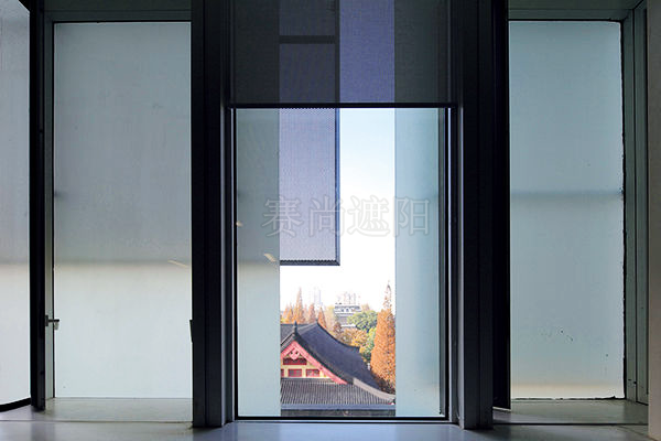 醫院建筑立面窗戶應用卷簾遮陽實景效果