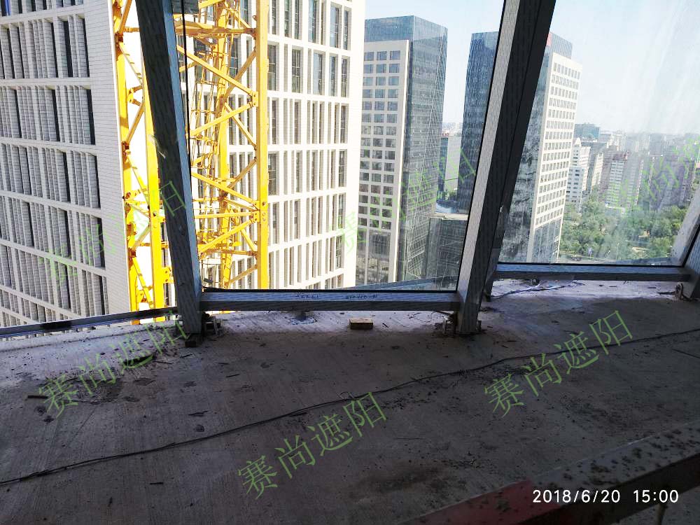 公司技術(shù)部同事勘察施工現(xiàn)場所