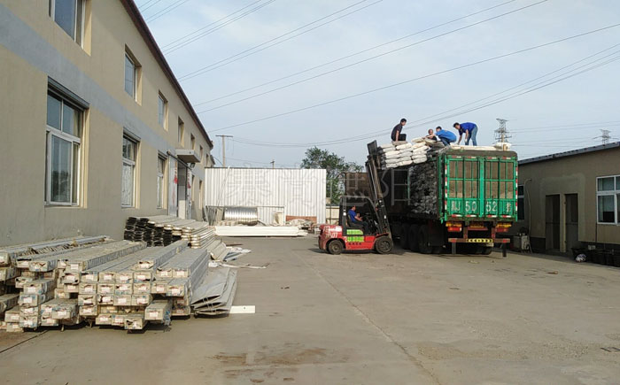 絲綢之路貿易中心幕墻電動遮陽項目發貨