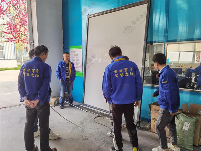 圖：戶外防風(fēng)卷簾培訓(xùn)現(xiàn)場(chǎng)