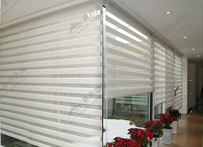 圖:遠程控制窗簾 圖:遠程控制窗簾