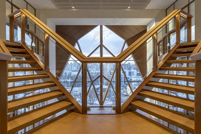 中央樓梯 中央樓梯