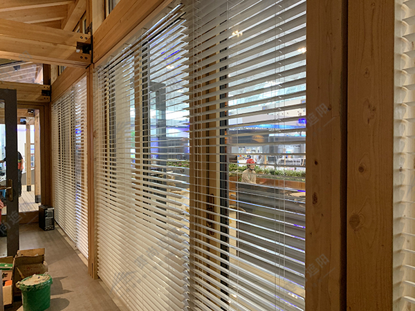 現場施工圖（室內鋁百葉簾）